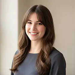 Smiling young professional woman at Dr. Jyoti Dharmdas Homeo Clinic, Bhopal – representing holistic care with the best homeopathy doctor in Bhopal, Dr. Renu Rajput Barigal.
